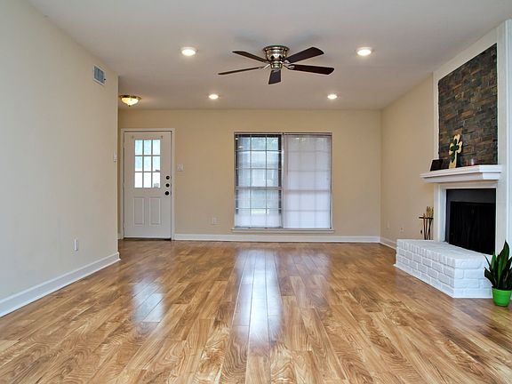4th image of 3215 Sycamore Springs Dr