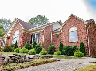 1805 Grand Villa Dr, La Grange, KY 40031