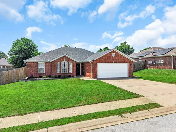 511 Dewberry Ln, Centerton, AR 72719