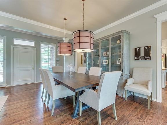 FORMAL DINING