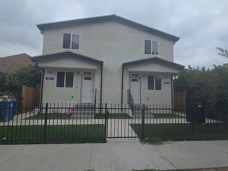 33(835E) — Photo 2