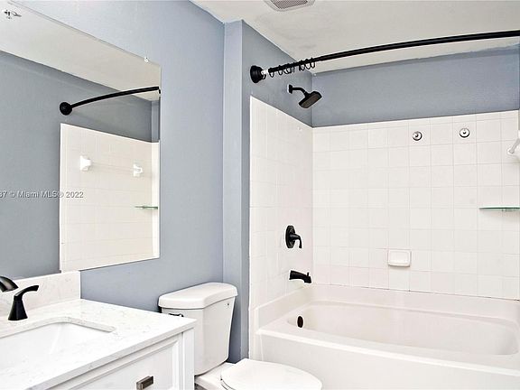 4th image of 533 NE 3rd Ave APT 317