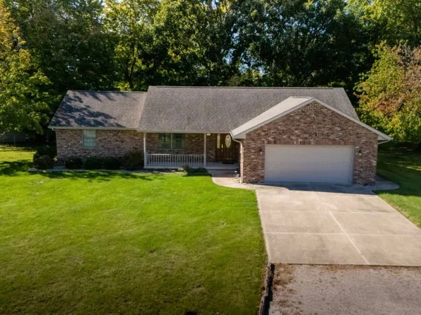 904 W Wind Rose Ln, Athens, IL 62613