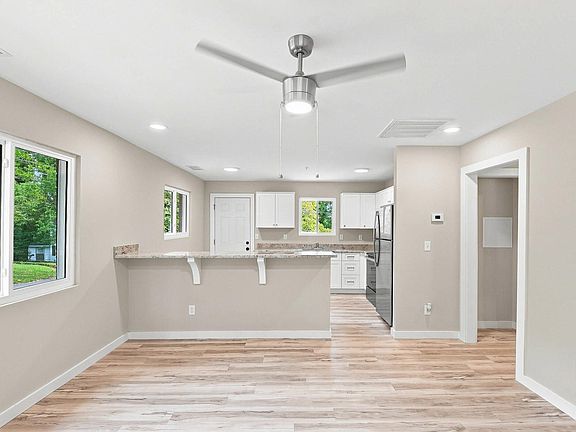 5th image of 314 E View Dr