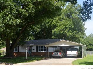 1321 N McFarland Pl, Claremore, OK 74017