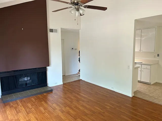 702 Woodside Ln #10 — Photo 2