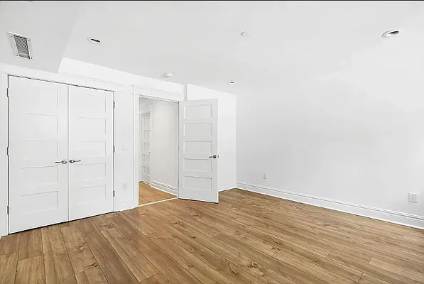 Bedroom, photo 1