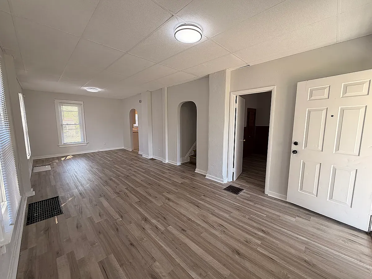 4 bed, 1275 sqft, $1,350 — Photo 3