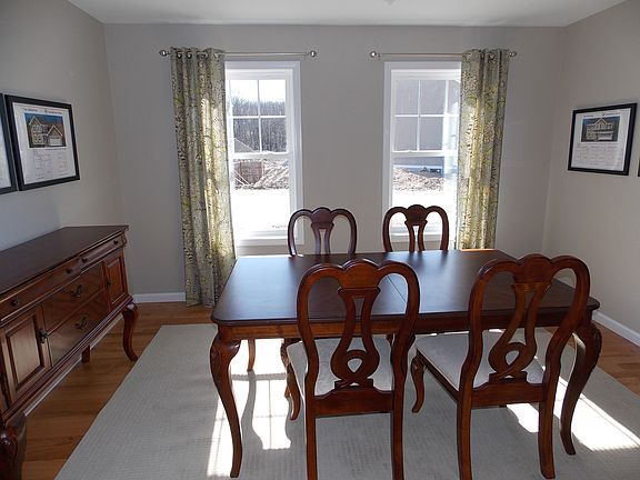 3rd image of 46 Woodshire Cir
