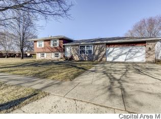 817 Freemans Farm Dr, Springfield, IL 62704