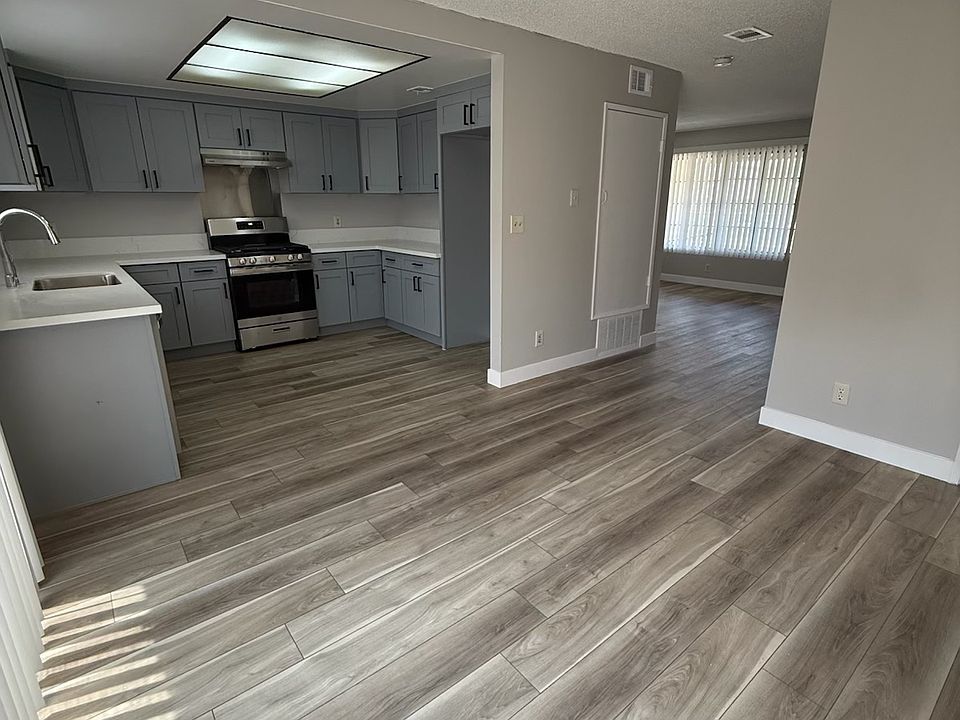 Eat-in kitchen area