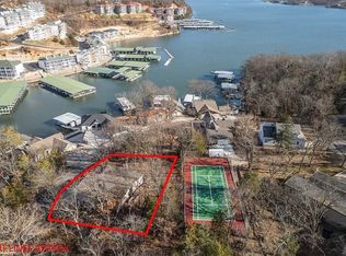128 Hawk Cir, Lake Ozark, MO 65049