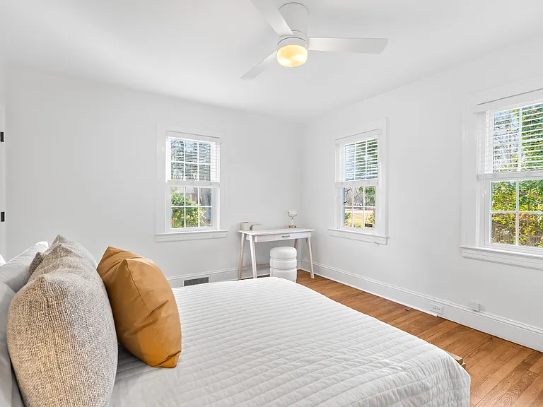 625 E Polo Rd — Photo 16