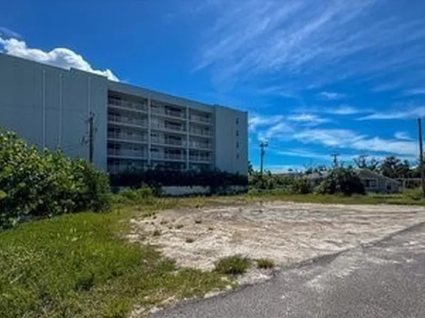 292 Fairweather Ln, Fort Myers Beach, FL 33931