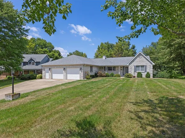 34 Gaslight Ln, Glen Carbon, IL 62034