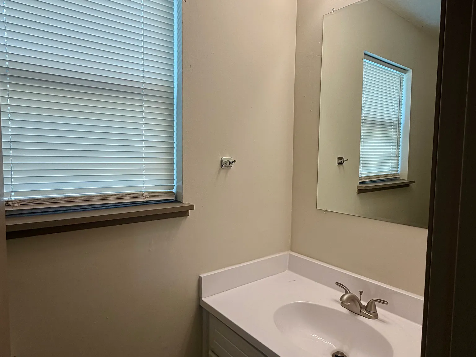 2 bed, 1.5 bath, 1165 sqft, $1,100 — Photo 4