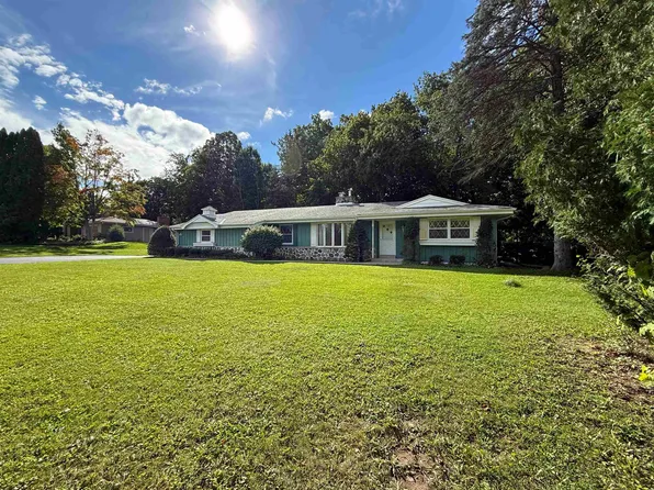 N93W25235 Crestwood Dr, Town Of Lisbon, WI 53089