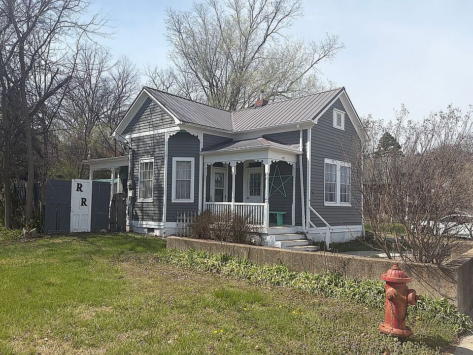 1st image of 747 N Main St