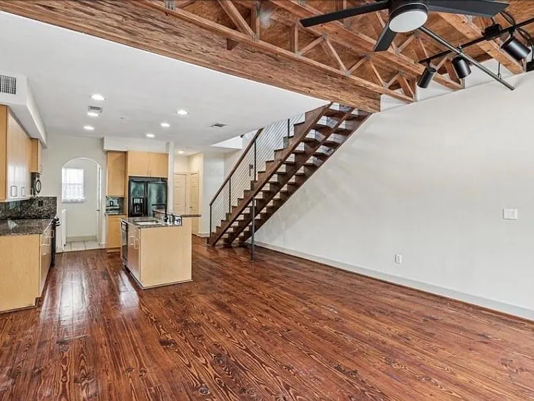 1618 Elgin St #10 — Photo 4