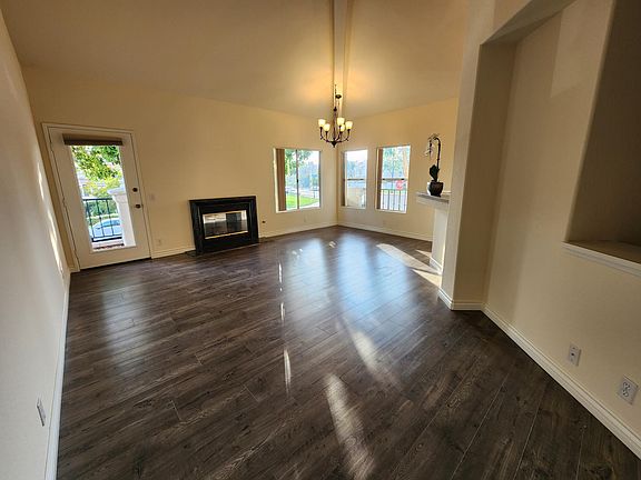 3rd image of 7285 Calabria Ct Unit 19