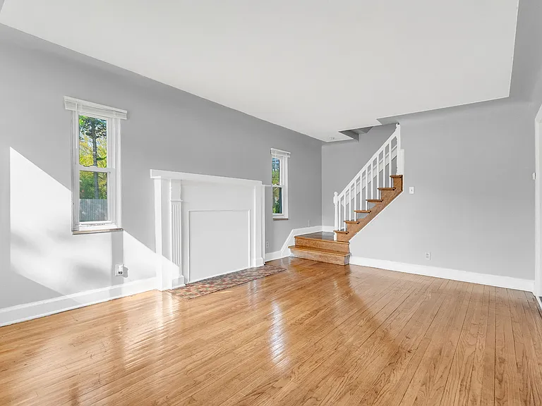 10470 Roxbury St — Photo 6