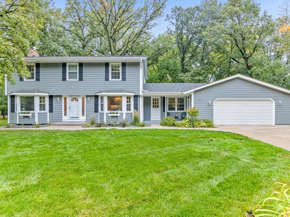 1911 Smith Cir, Wayzata, MN 55391