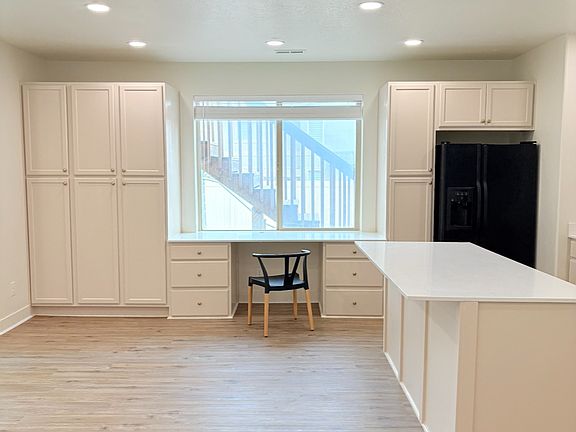 3rd image of 754 W Pine View Dr #Basement