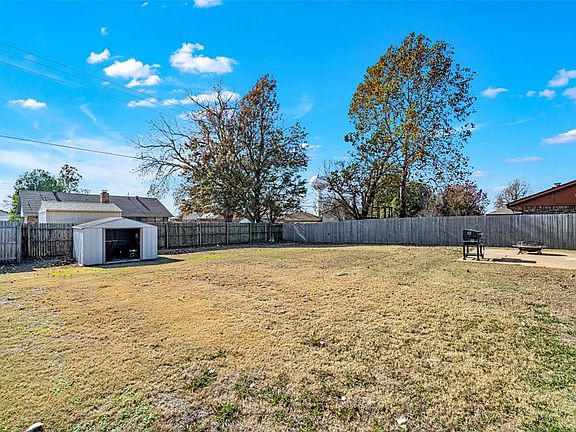 3rd image of 512 Wood Hollow Ln