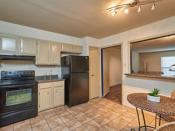4th image of 4433 N Stanton St APT 265