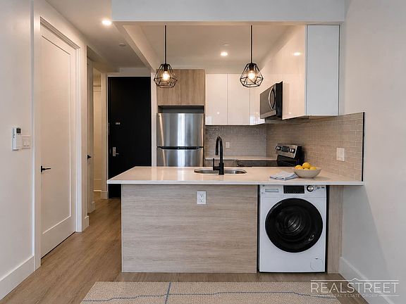 5th image of 417 Rutland Rd #2A