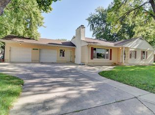1568 Maplecrest Dr, Estherville, IA 51334