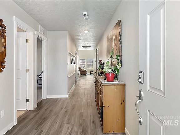 3rd image of 16798 Loggia Ave