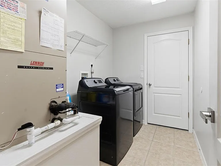 896 Princeton Dr — Photo 24