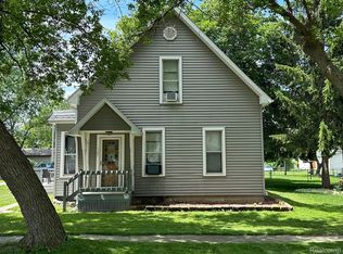 107 S Neeper St, Capac, MI 48014