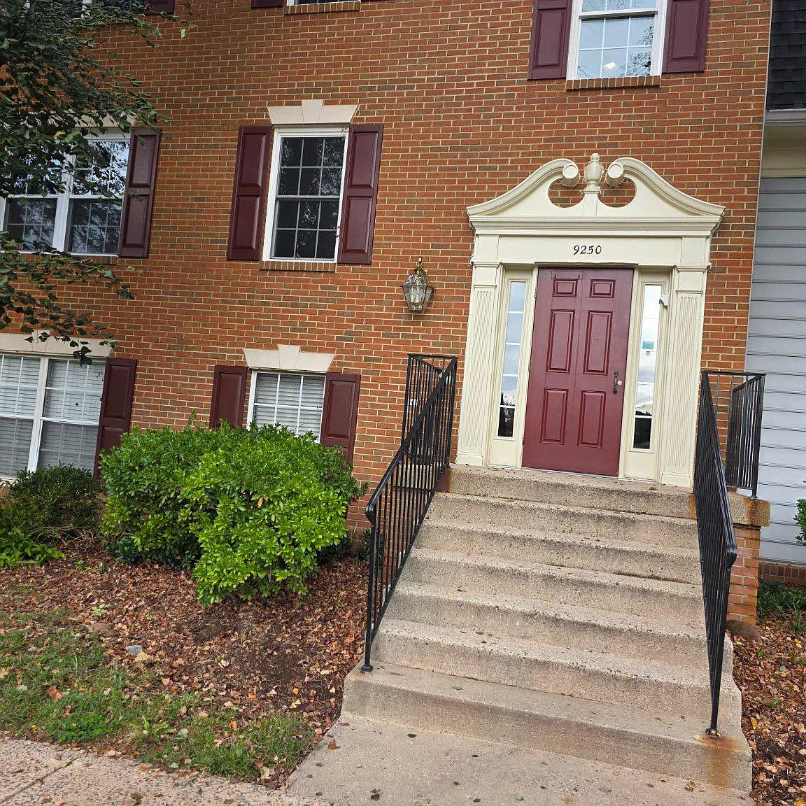 Hunters Square — Photo 1