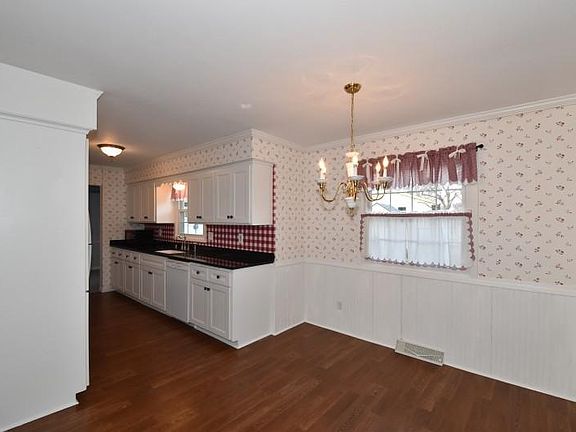 5th image of 7727 S Lenox Ave