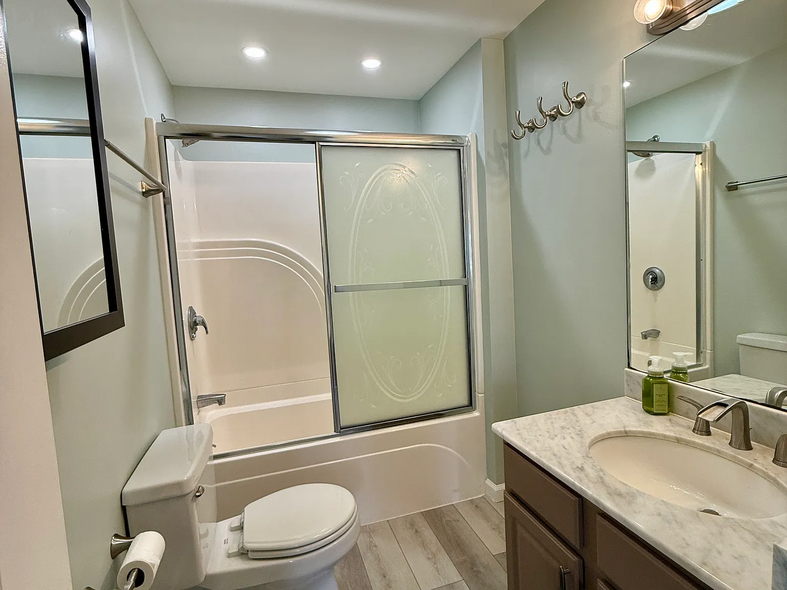 3 bed, 1207 sqft, $3,300 — Photo 3