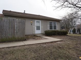 7L Fernwood Dr, Bolingbrook, IL 60440