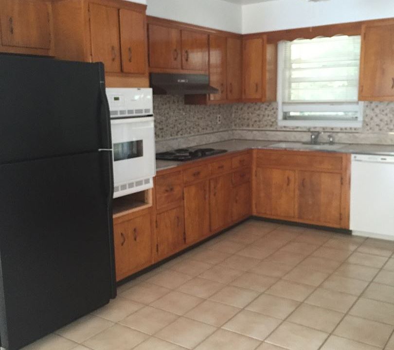 1st image of 11 Putnam Ave #3