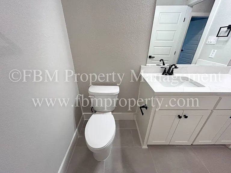 933 Cooksey Ct #B — Photo 4
