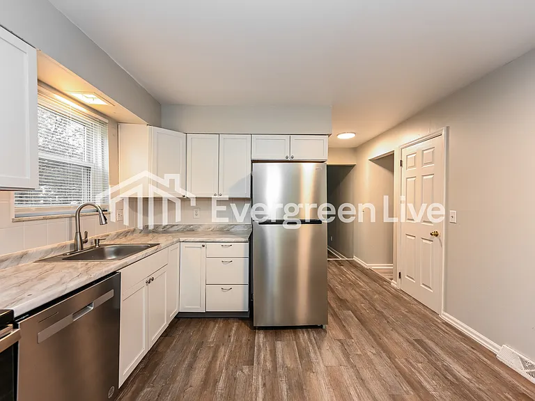 10620 Bradbury Dr — Photo 6