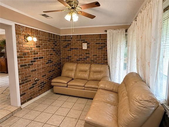 4th image of 1632 Longwood Pl