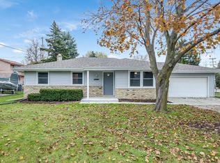 5502 Carriage Hills Dr, Racine, WI 53406