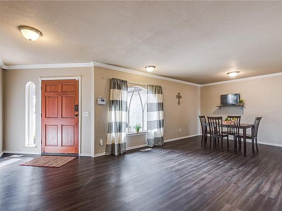 3rd image of 11505 Queensbury Ct