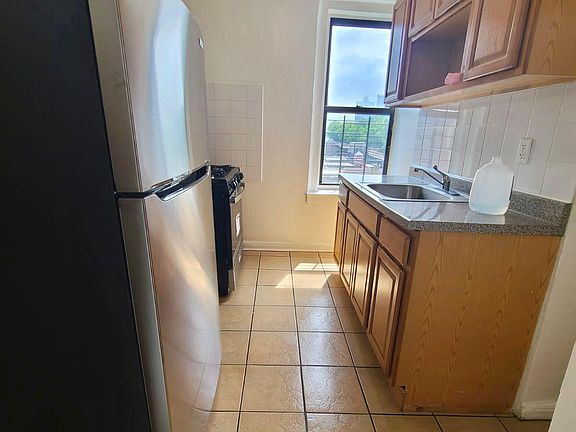 3rd image of 1123 Boynton Ave #3