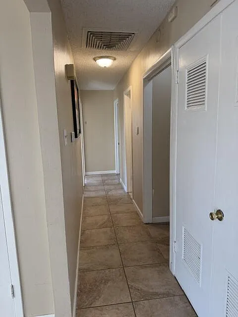 3 bed, 2.0 bath, 1209 sqft, $2,000 — Photo 4