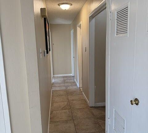 4th image of 2503 Custer Ave