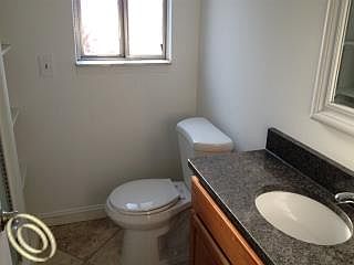 4th image of 18418 Hilton Dr