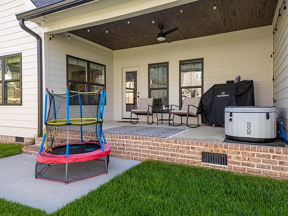 4th image of 2323 Large Oak Dr