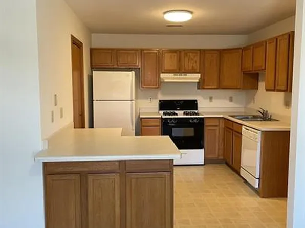 175 Liberty Ln #1, Sycamore, IL 60178